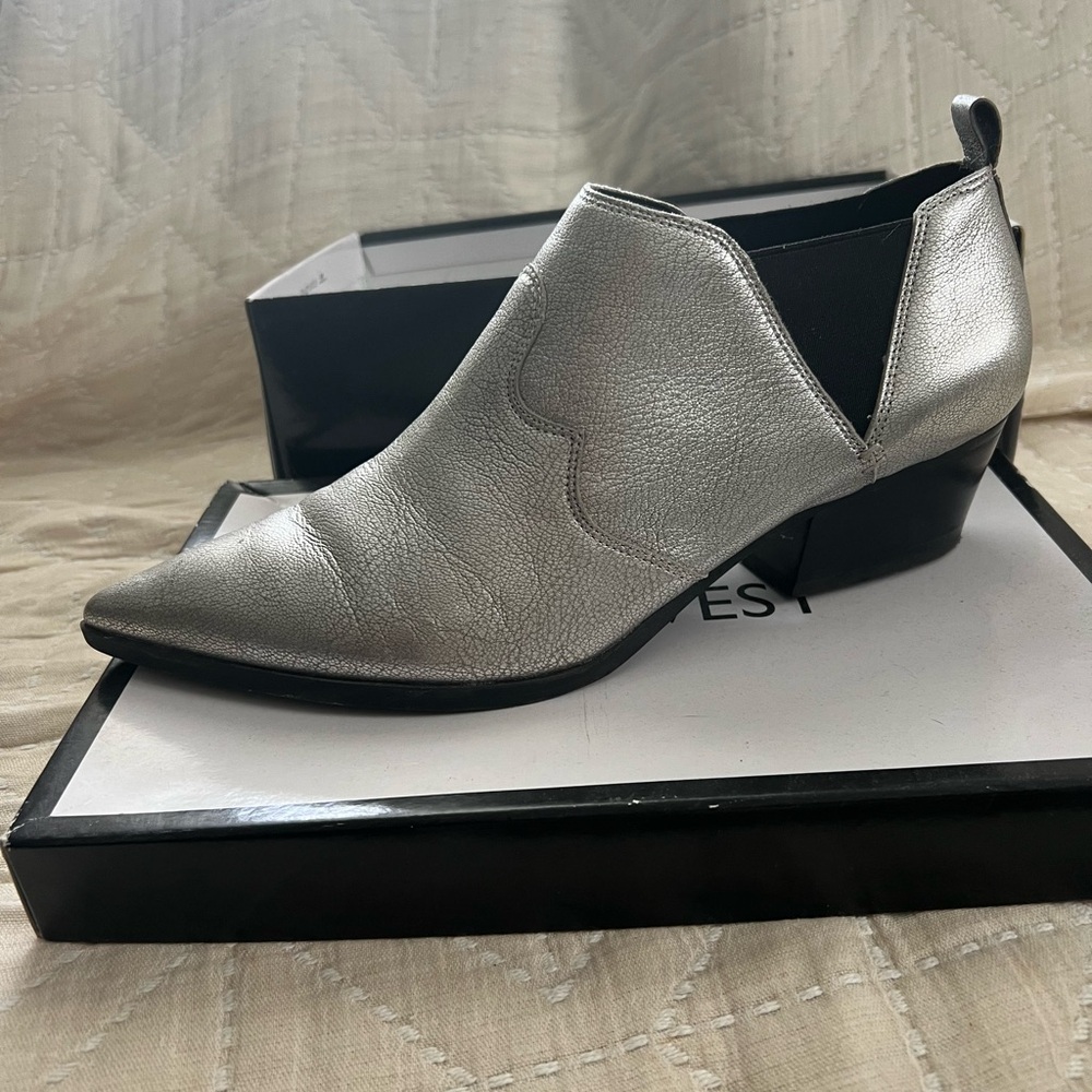 Nine West Silver Ankle Booties Sz 12